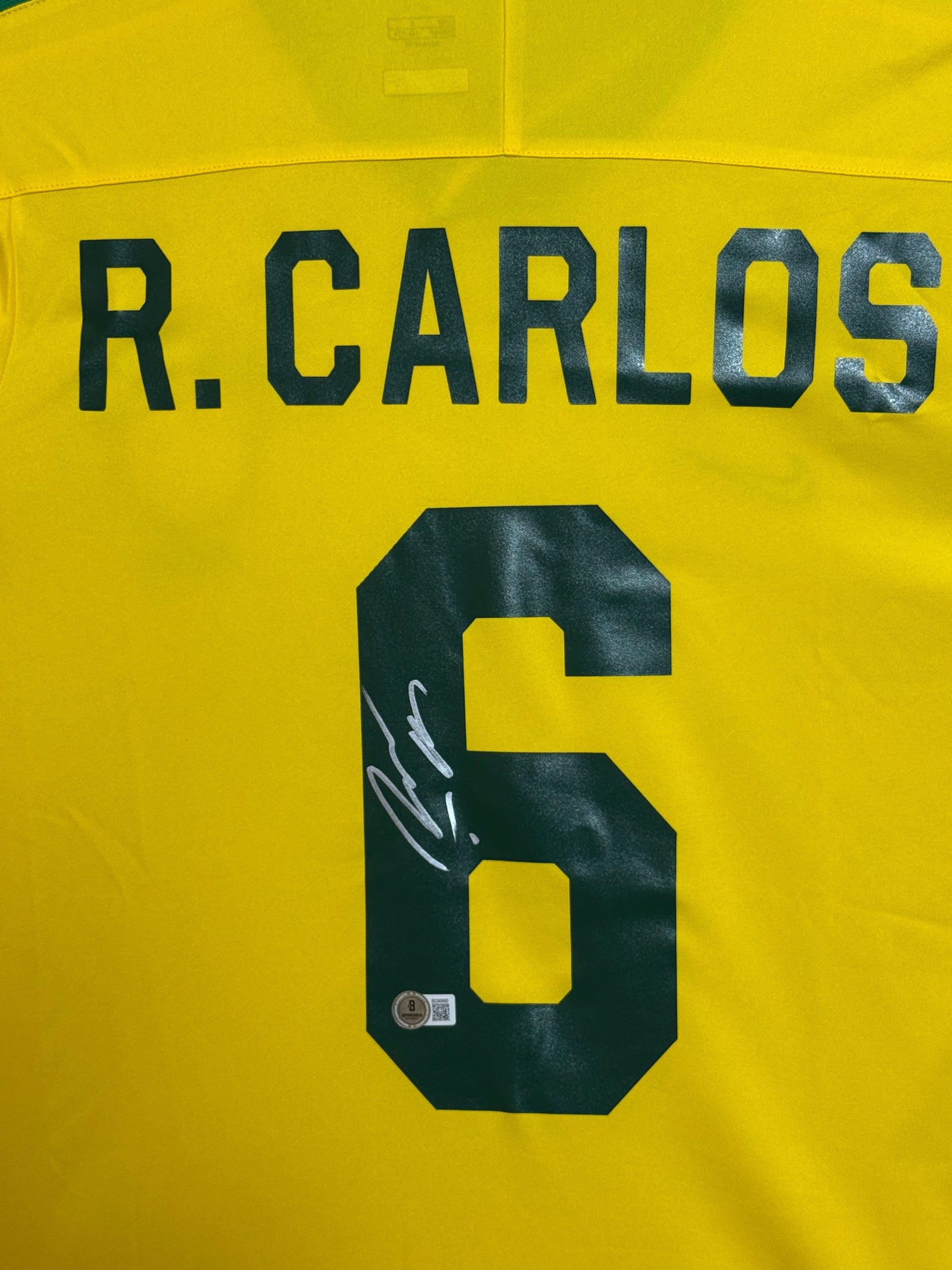 Maillot Authentique Brazil Coupe du Monde 2002 signé par Roberto Carlos et certifié par Beckett authentic-signatures