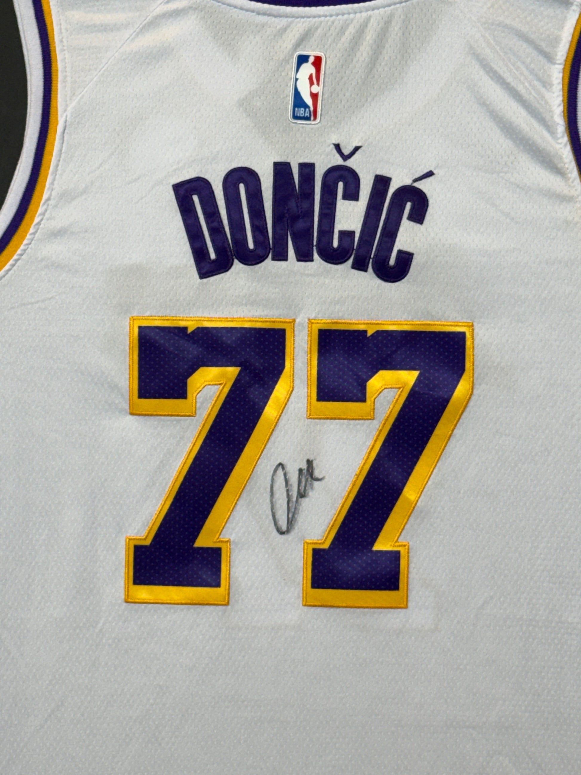 Maillot Swingman Los Angeles Lakers signé par Luka DONCIC et certifié par JSA authentic-signatures