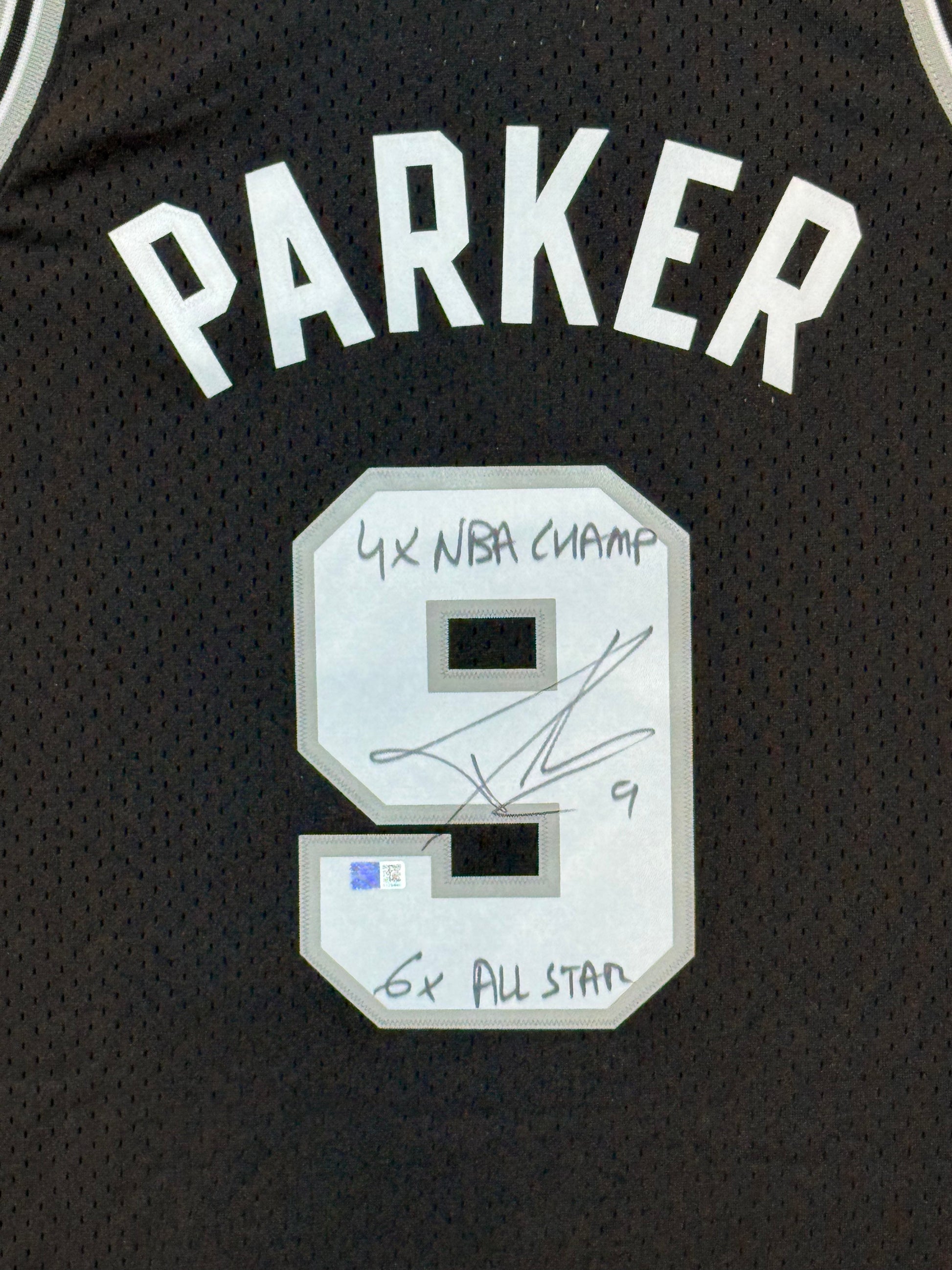 Maillot Mitchell and Ness San Antonio Spurs signé par TONY PARKER authentic-signatures