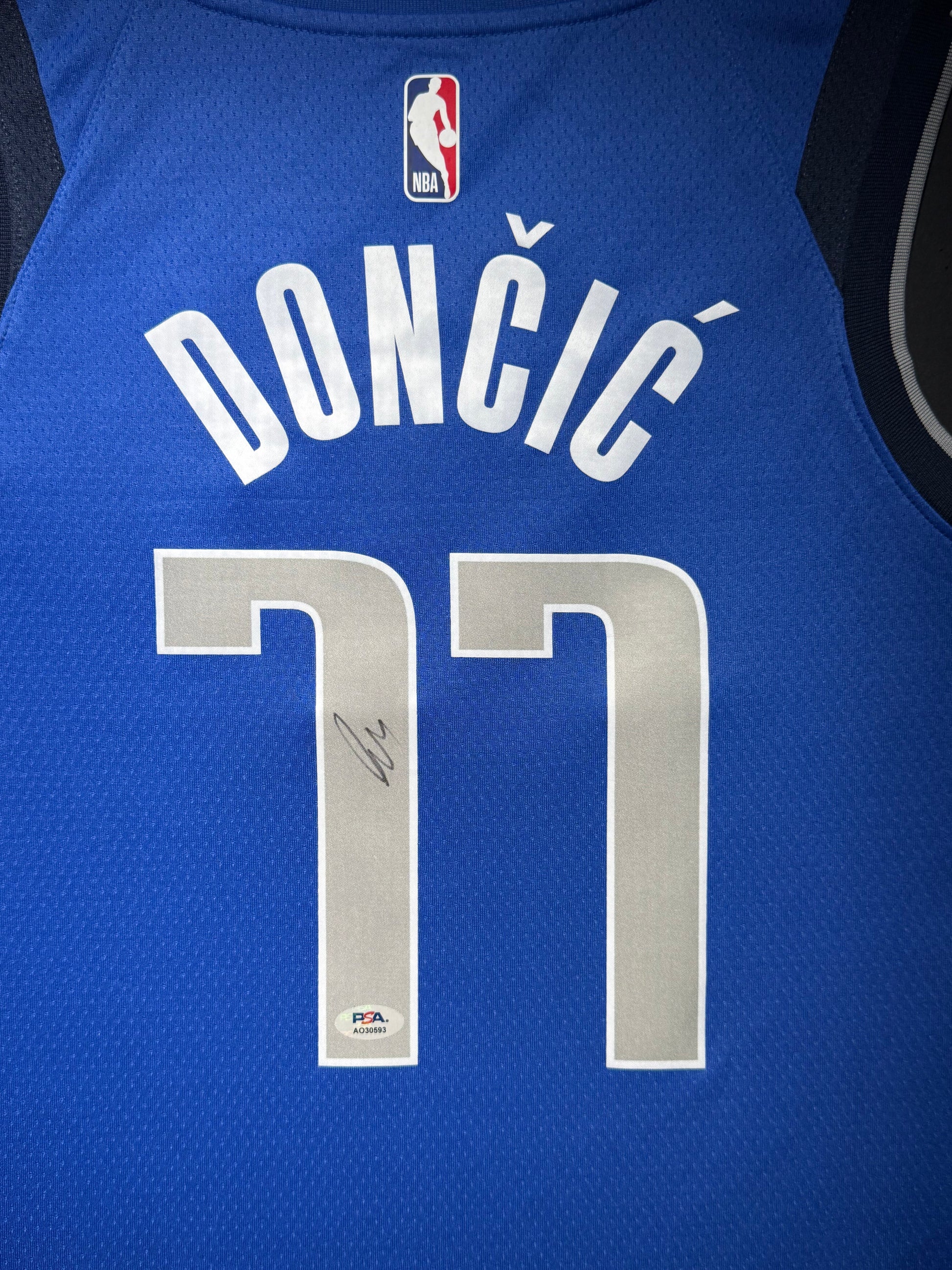Maillot Authentique Dallas Mavericks signe par Luka Doncic et certifie par PSA authentic-signatures