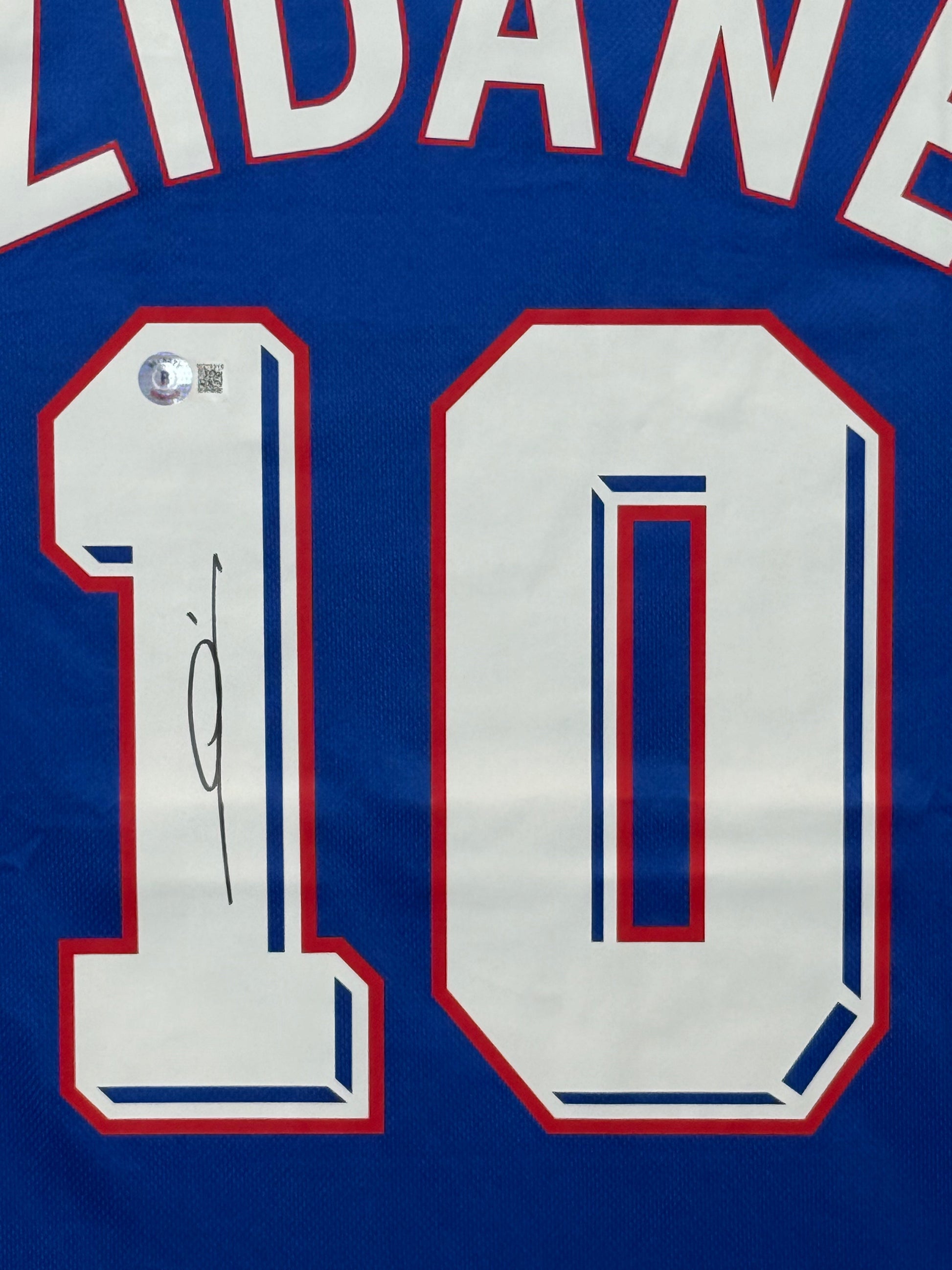 Maillot Authentique Equipe de France Finale Coupe du Monde 1998 signé par Zinedine Zidane et certifié par Beckett authentic-signatures