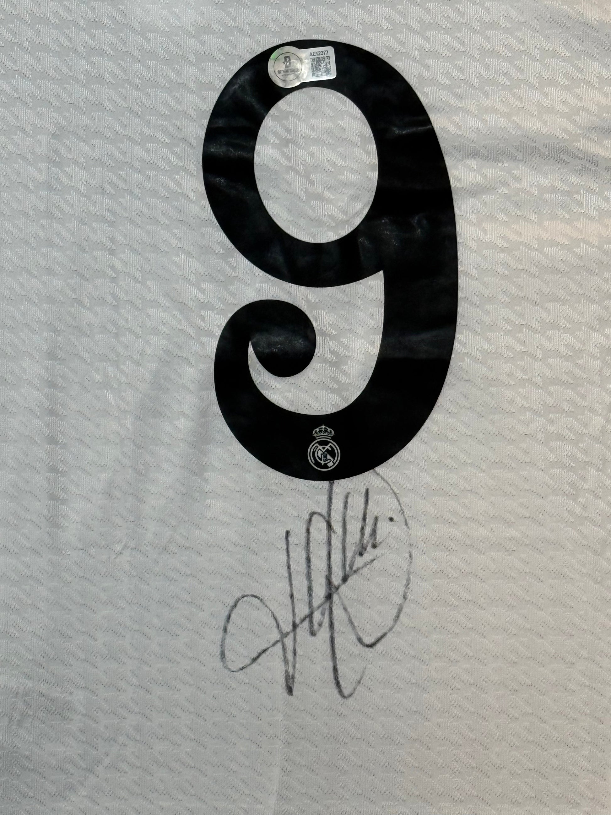 Maillot Authentique Real Madrid signé par Killian Mbappé er certifié par Beckett authentic-signatures