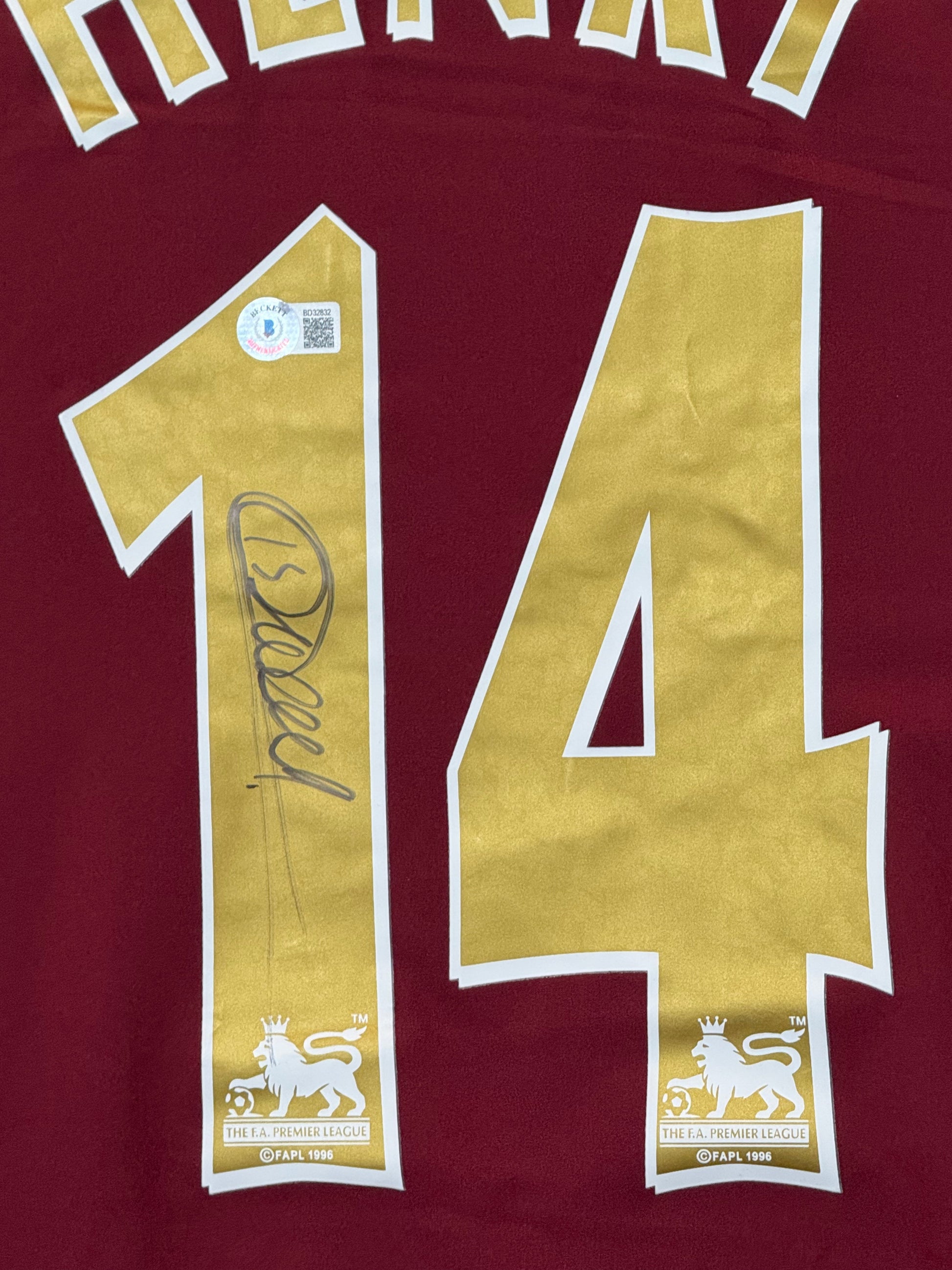 Maillot Authentique Arsenal Highbury saison 2005-2006 signé par Thierry Henry et certifié par Beckett authentic-signatures