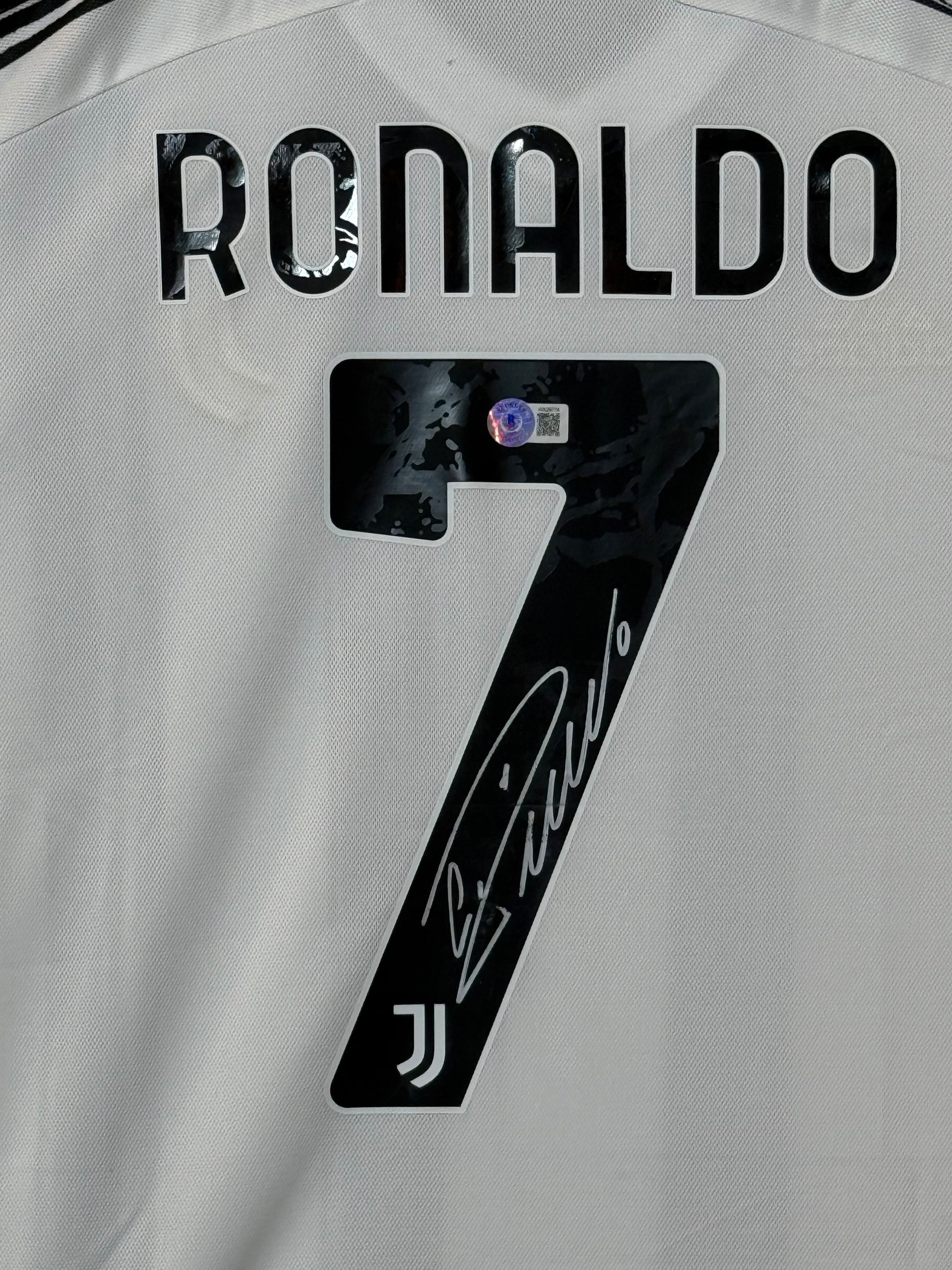 Maillot Authentique Juventus Turin signé par Cristiano Ronaldo et certifié par Beckett authentic-signatures