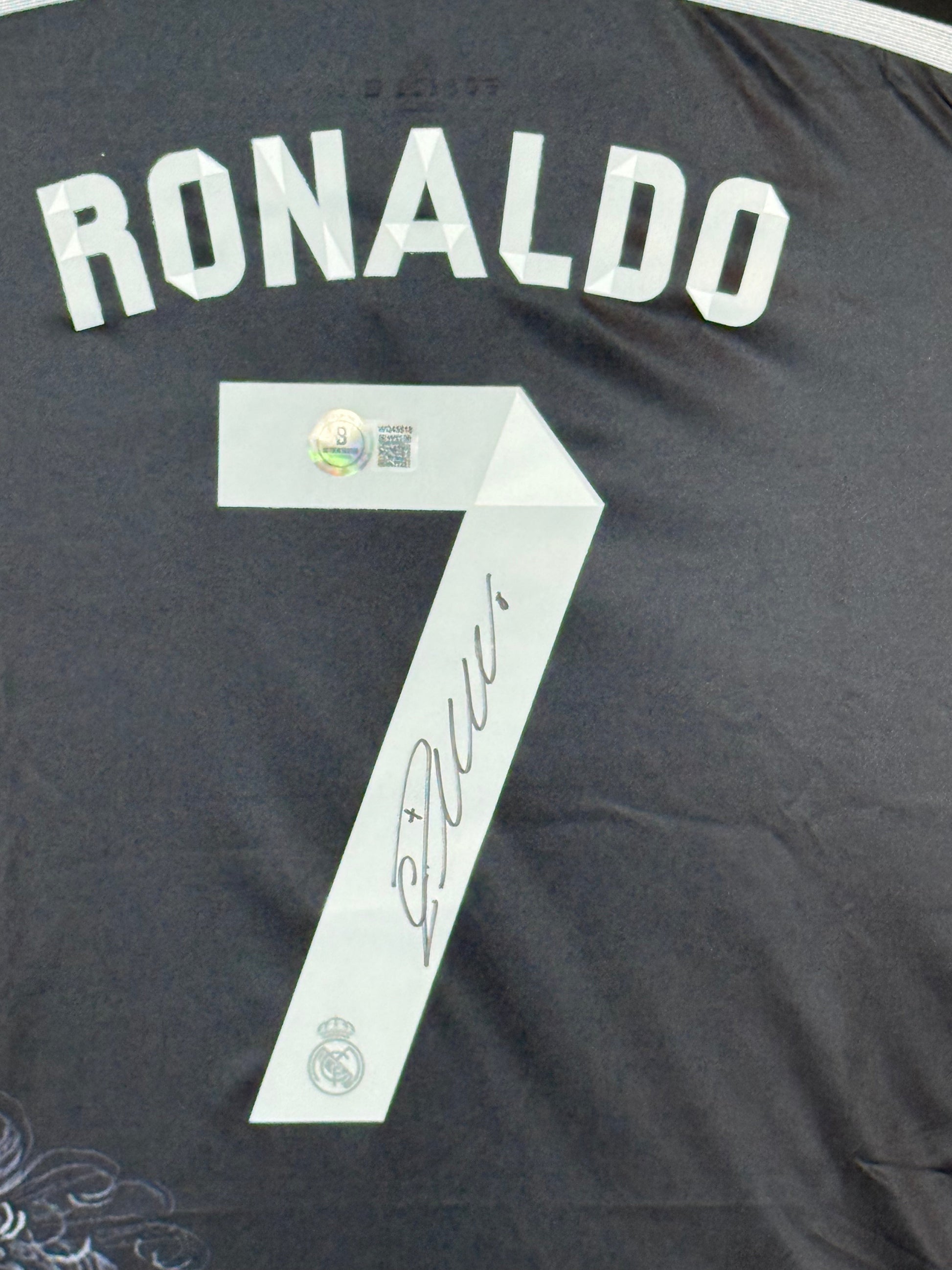 Maillot Authentique Real Madrid 'DRAGON' 2014-15 signé par Cristinao Ronaldo et certifié par Beckett authentic-signatures