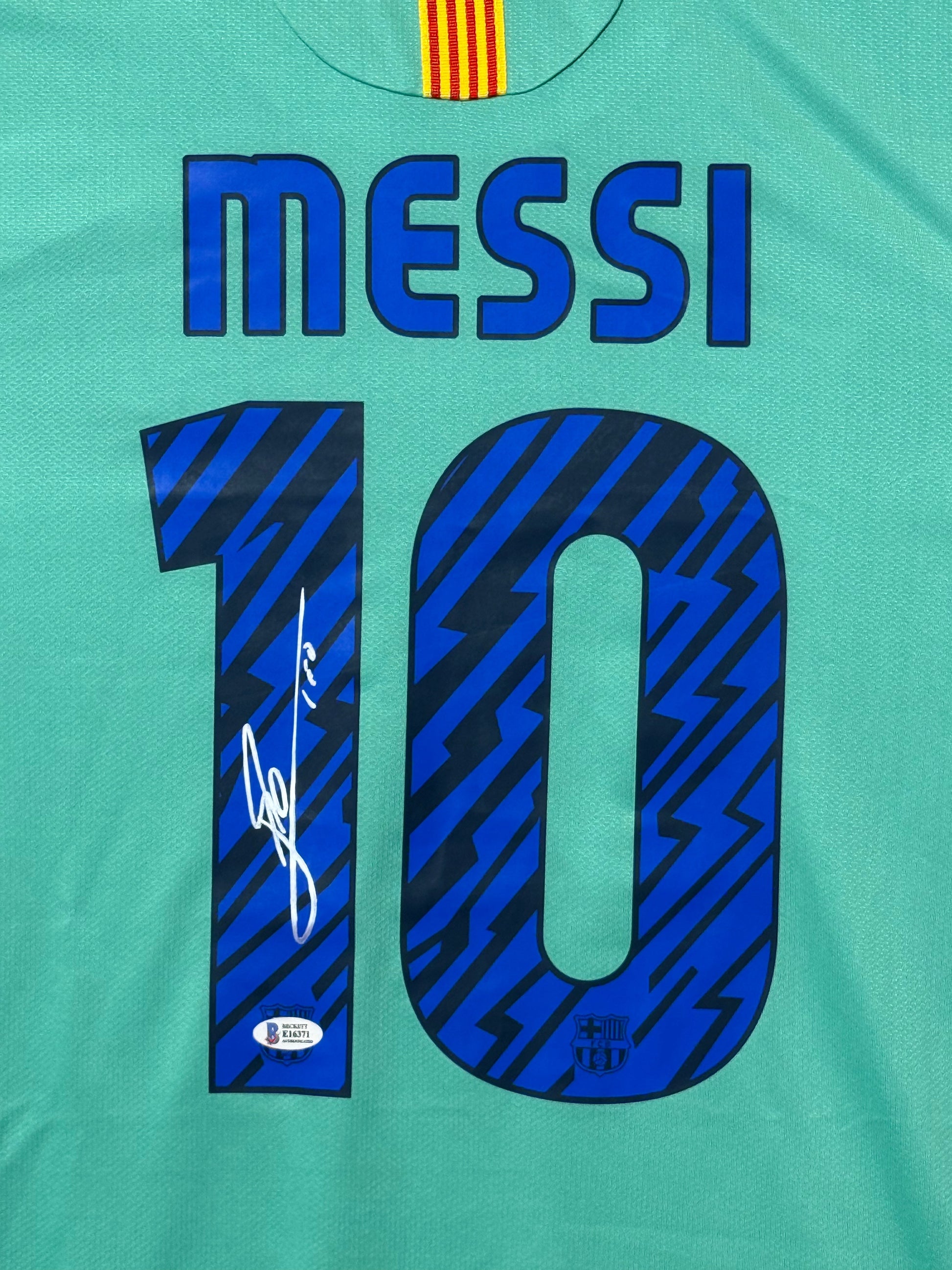 Maillot Authentique FC Barcelone saison 2010-2011 signé par Lionel Messi et certifié par Beckett authentic-signatures