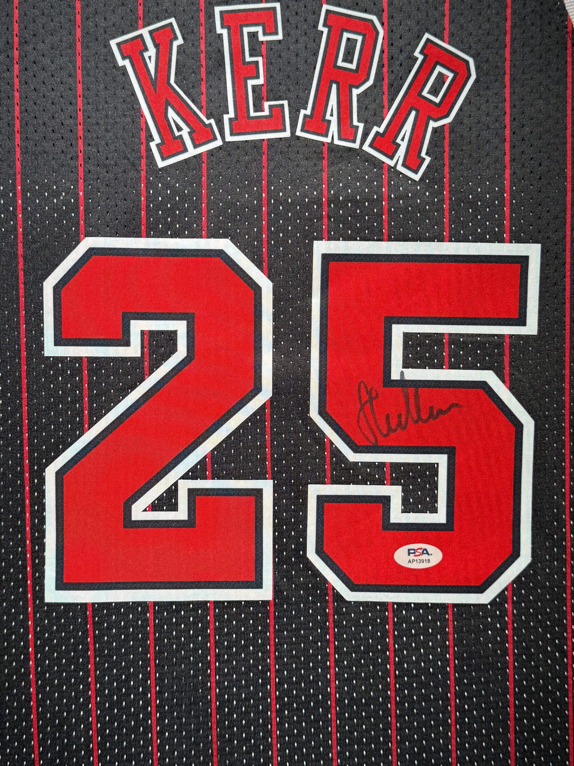 Maillot NBA Finals Authentique Mitchell and Ness Exterieur Chicago Bulls  signe par Steve Kerr certifie par PSA authentic-signatures