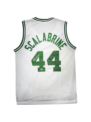 Maillot Custom Domicile signe par Brian Scalabrine certifie par Beckett authentic-signatures