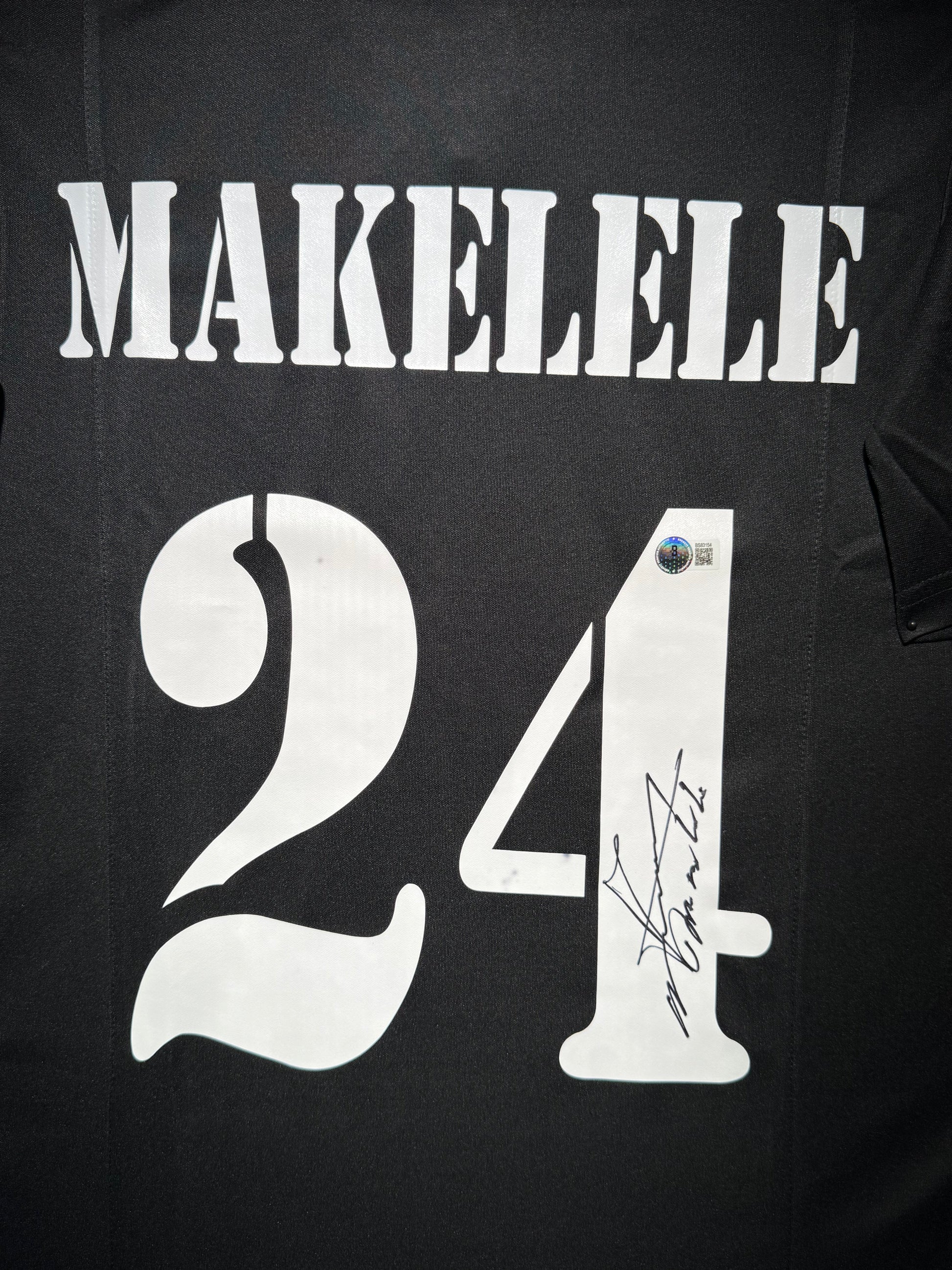Maillot Exterieur Real Madrid CF 2002-03  signe par Claude Makelele et Certifie par Beckett authentic-signatures