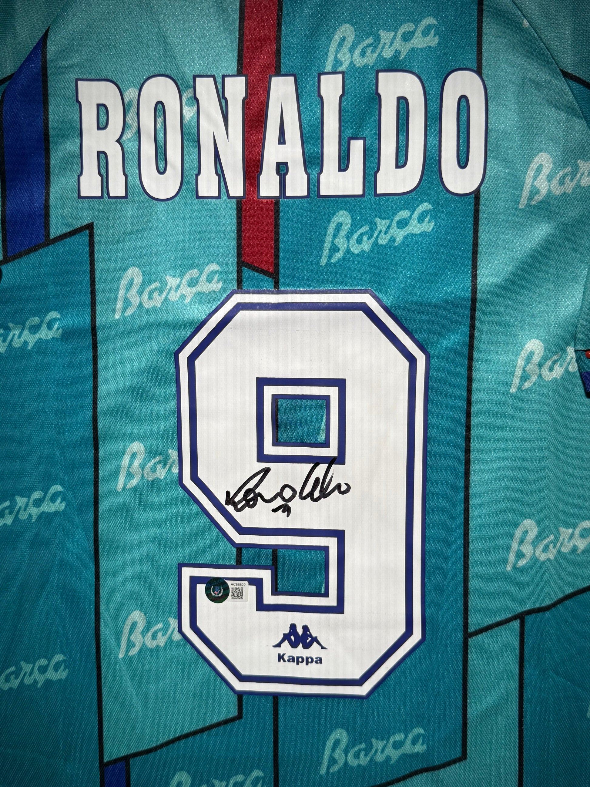 Maillot Exterieur  signe par Ronaldo Nazario Fc Barcelone 1996-97 Certifie par Beckett authentic-signatures
