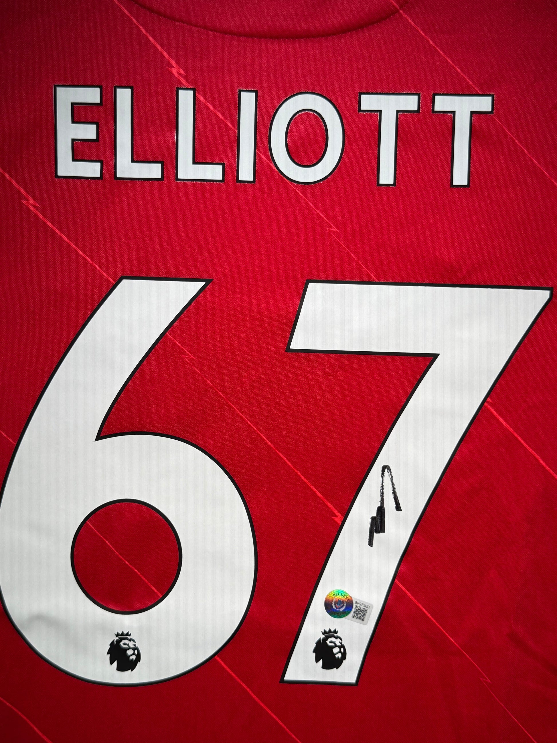 Maillot Domicile signe par Harvey Elliott Liverpool FC 2022-23 Certifie par Beckett authentic-signatures