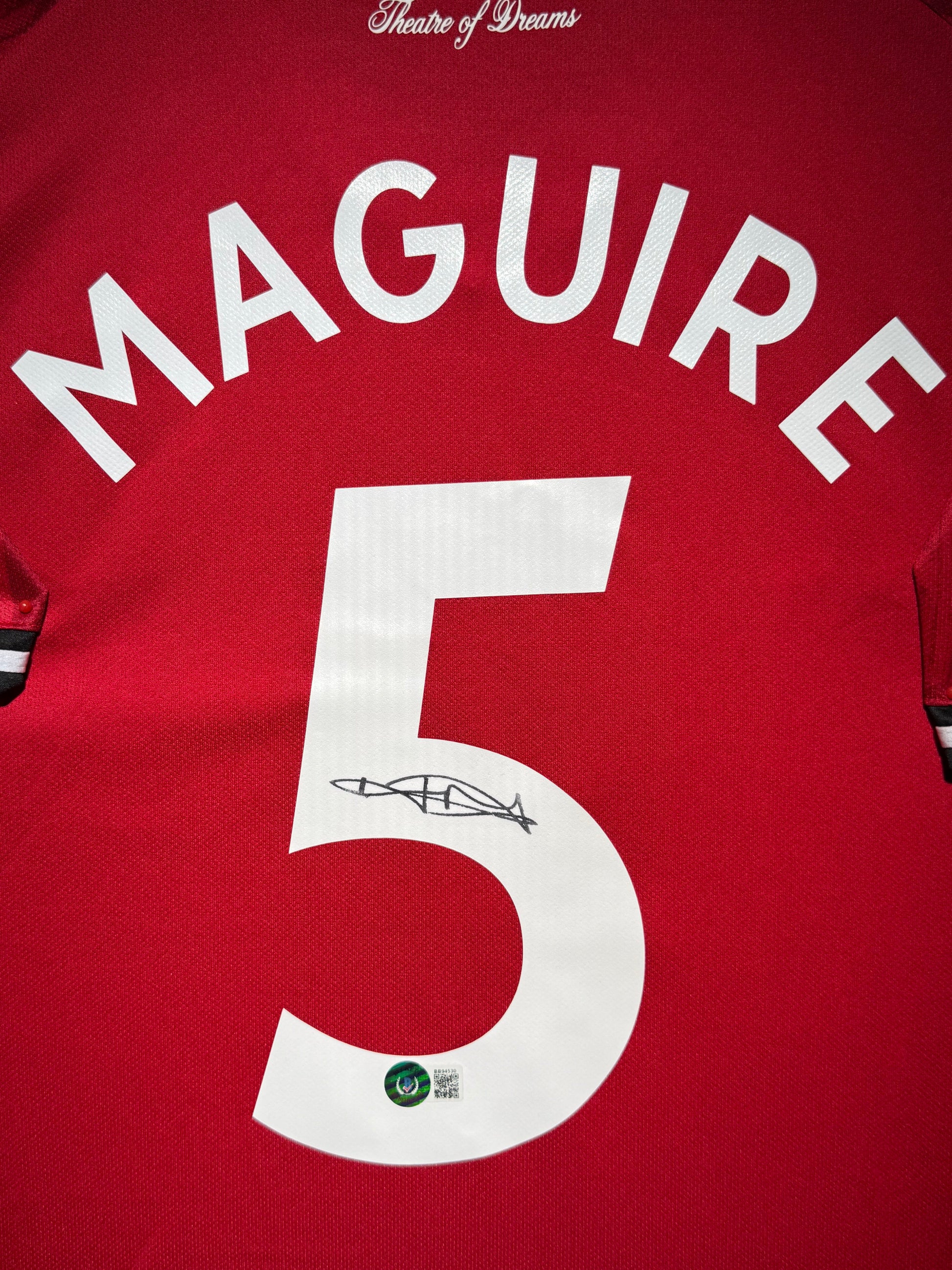 Maillot Domicile signe par Harry Maguire  Manchester United  FC 2022-23 Certifie par Beckett authentic-signatures