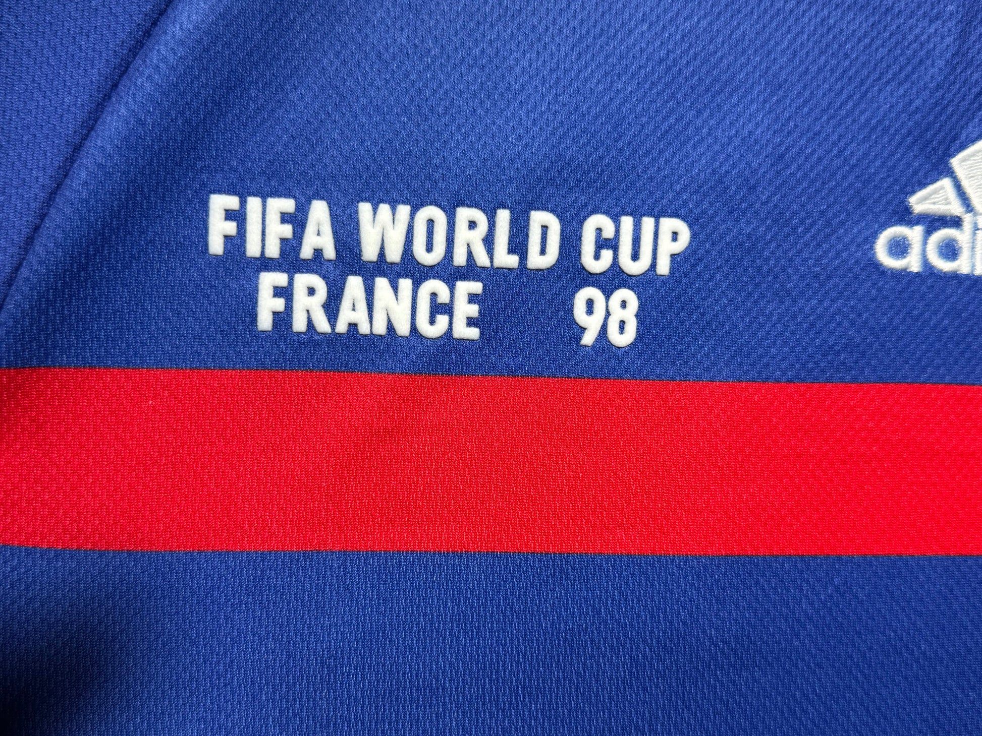 Maillot Domicile Equipe de France Edition Coupe du Monde 1998 signe par Patrick Vieira et certifie par Beckett authentic-signatures