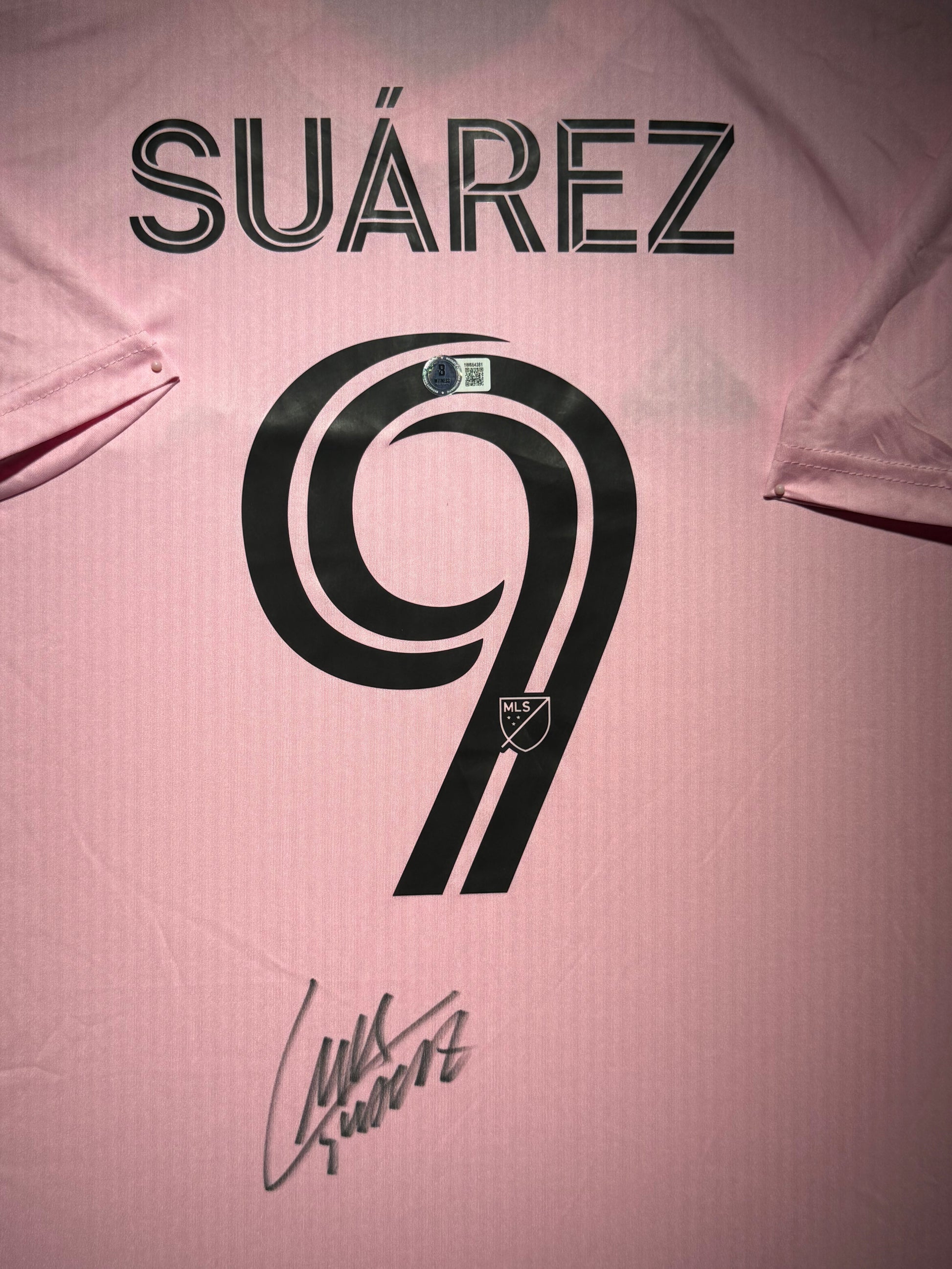 Maillot Exterieur Inter Miami 2024 signe par Luis Suarez et certifie par Beckett authentic-signatures
