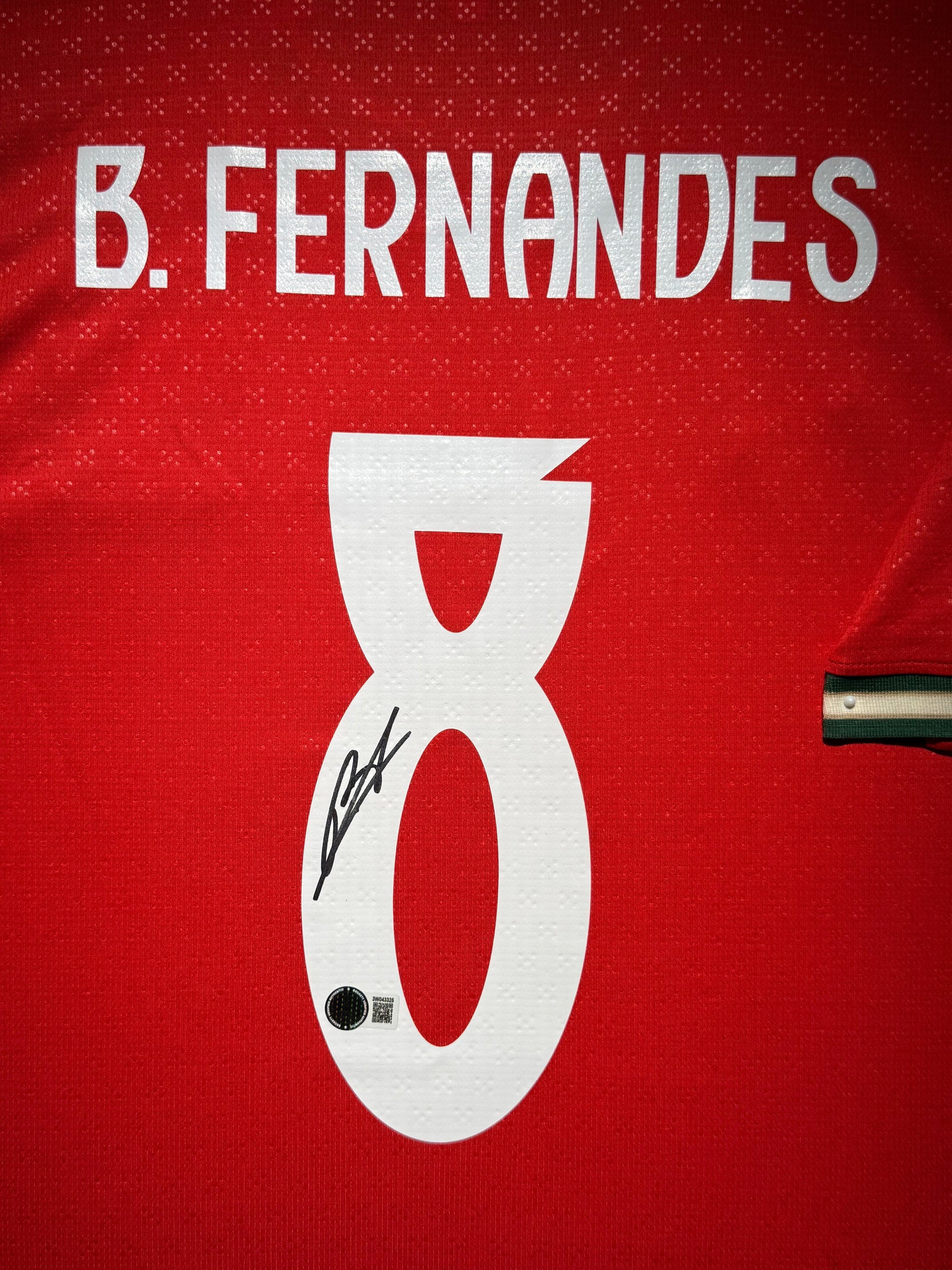 Maillot Domicile Equipe du Portugal Edition Euro 2024 signe par Bruno Fernandes et Certifie par Beckett authentic-signatures