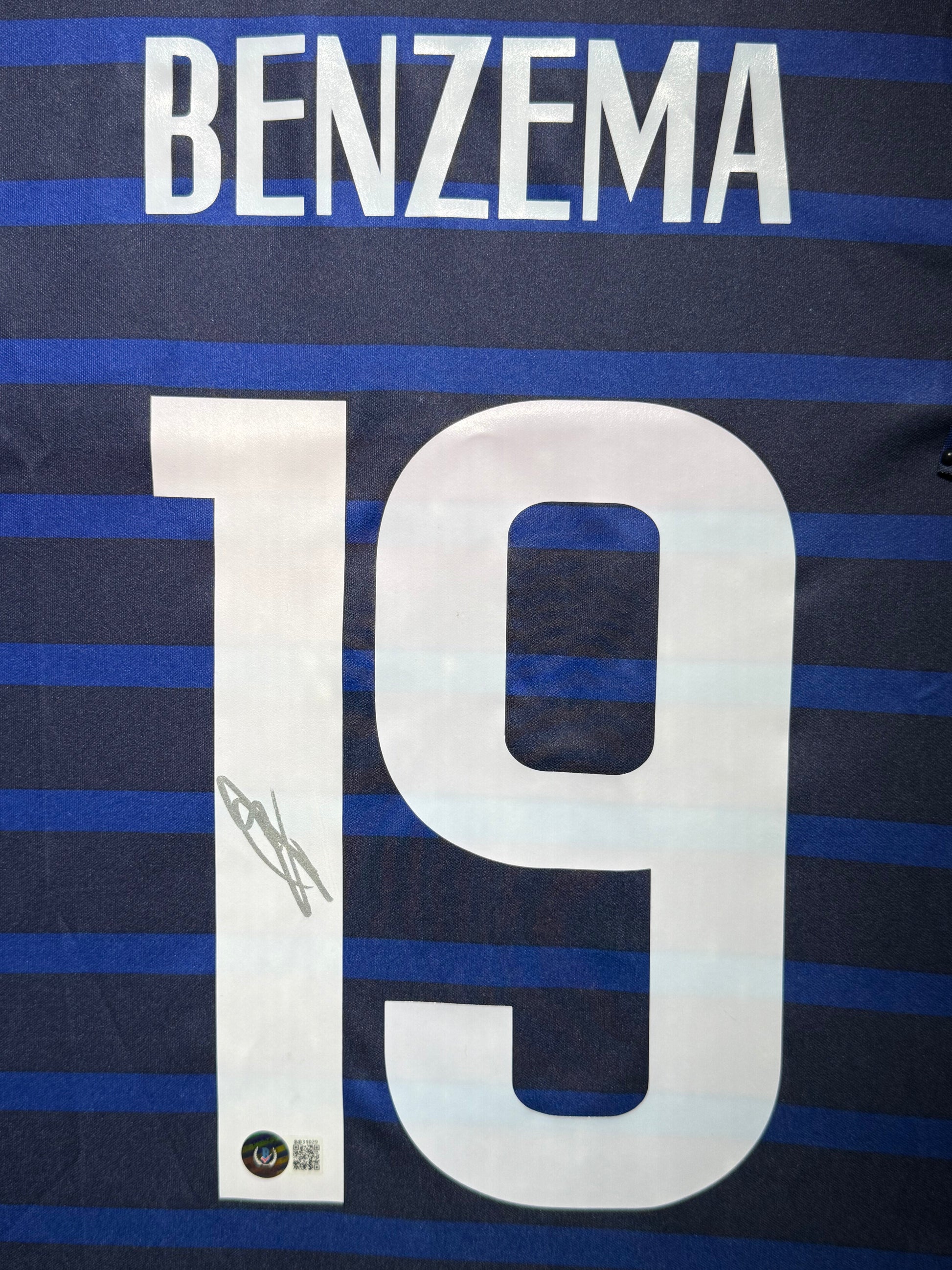 Maillot Domicile Equipe de France signe par Karim Benzema et certifie par Beckett authentic-signatures