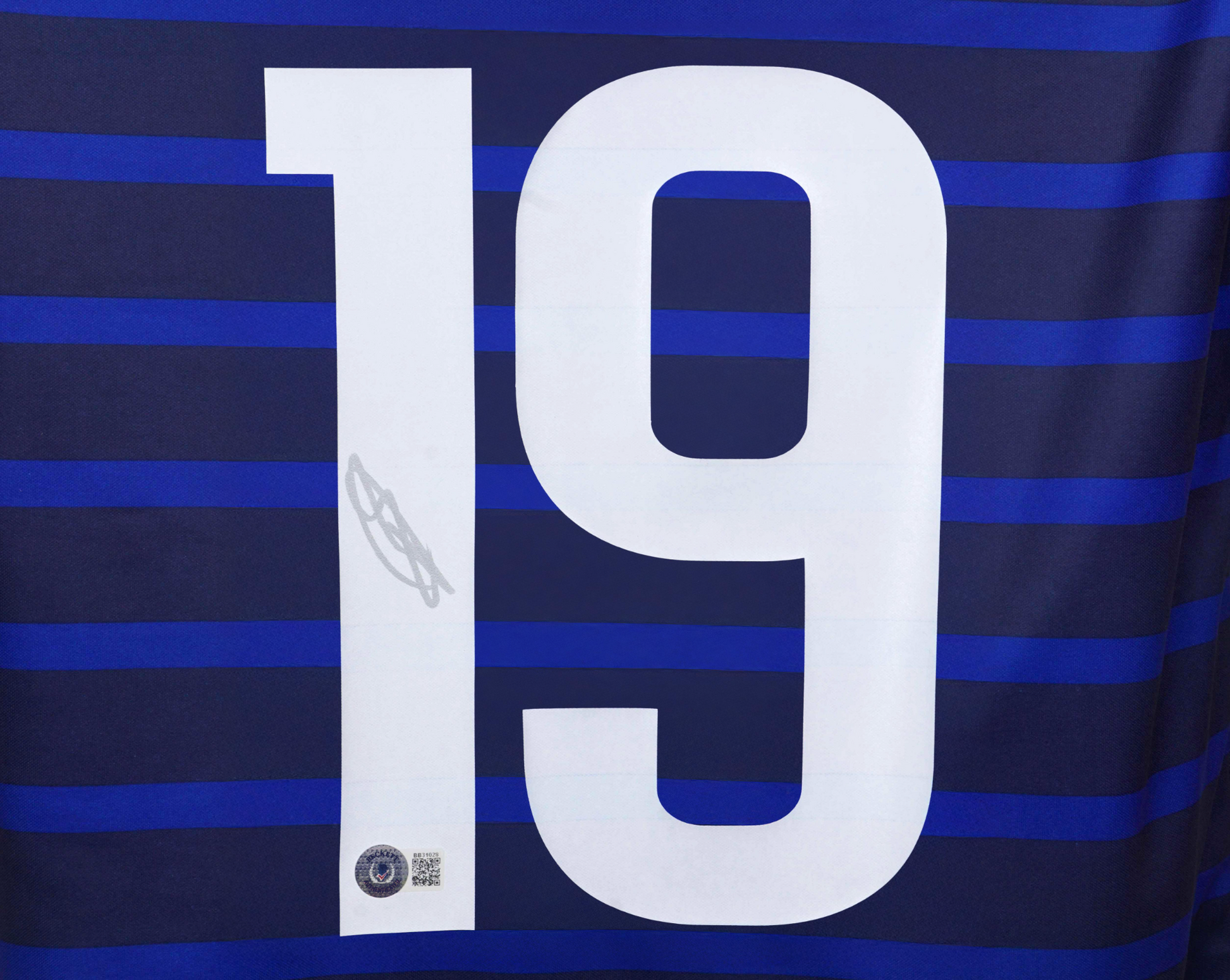 Maillot Domicile Equipe de France signe par Karim Benzema et certifie par Beckett authentic-signatures