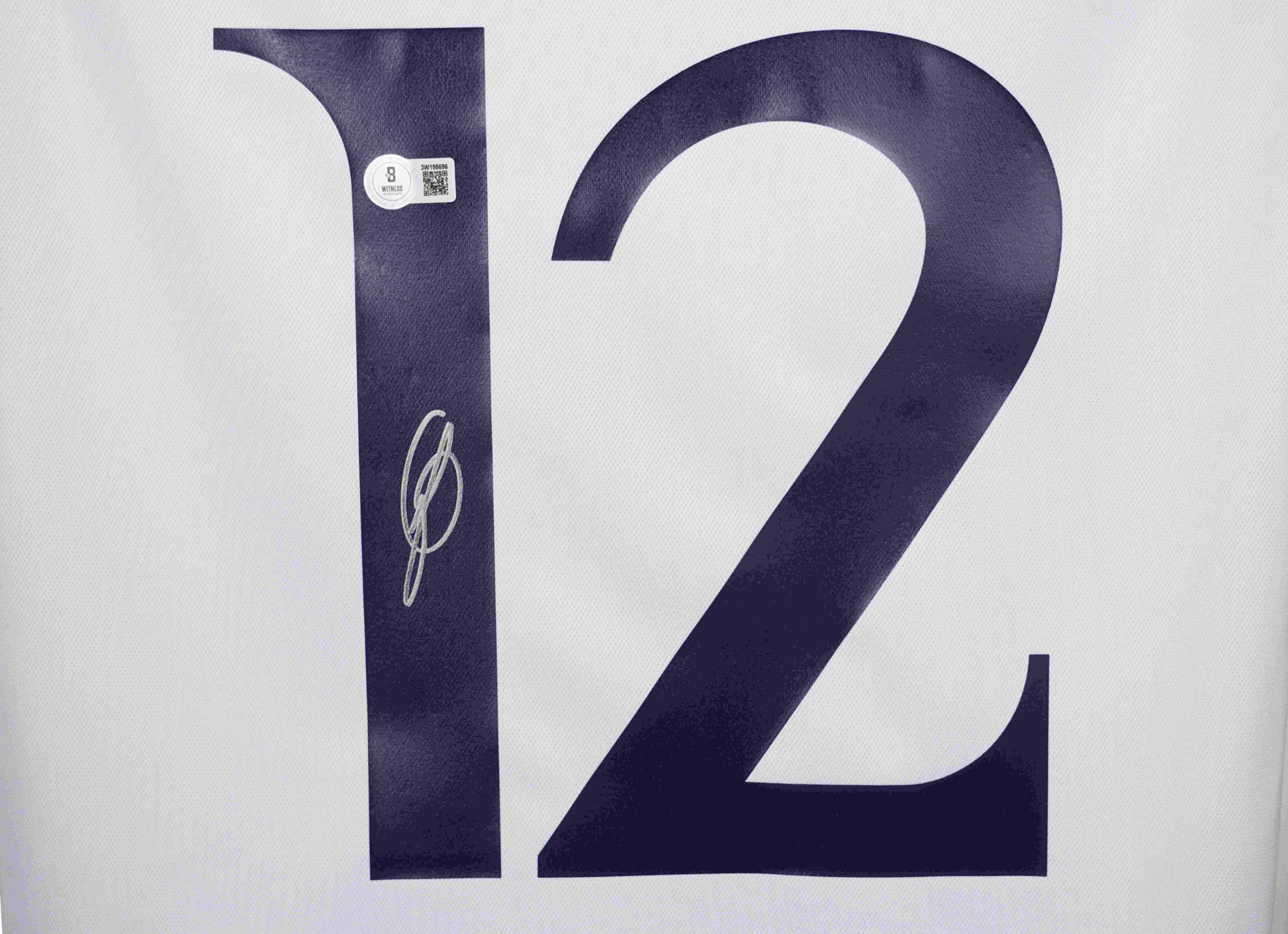 Maillot Domicile Real Madrid CF 2022-23 signe par Eduardo Camavinga et Certifie par Beckett authentic-signatures